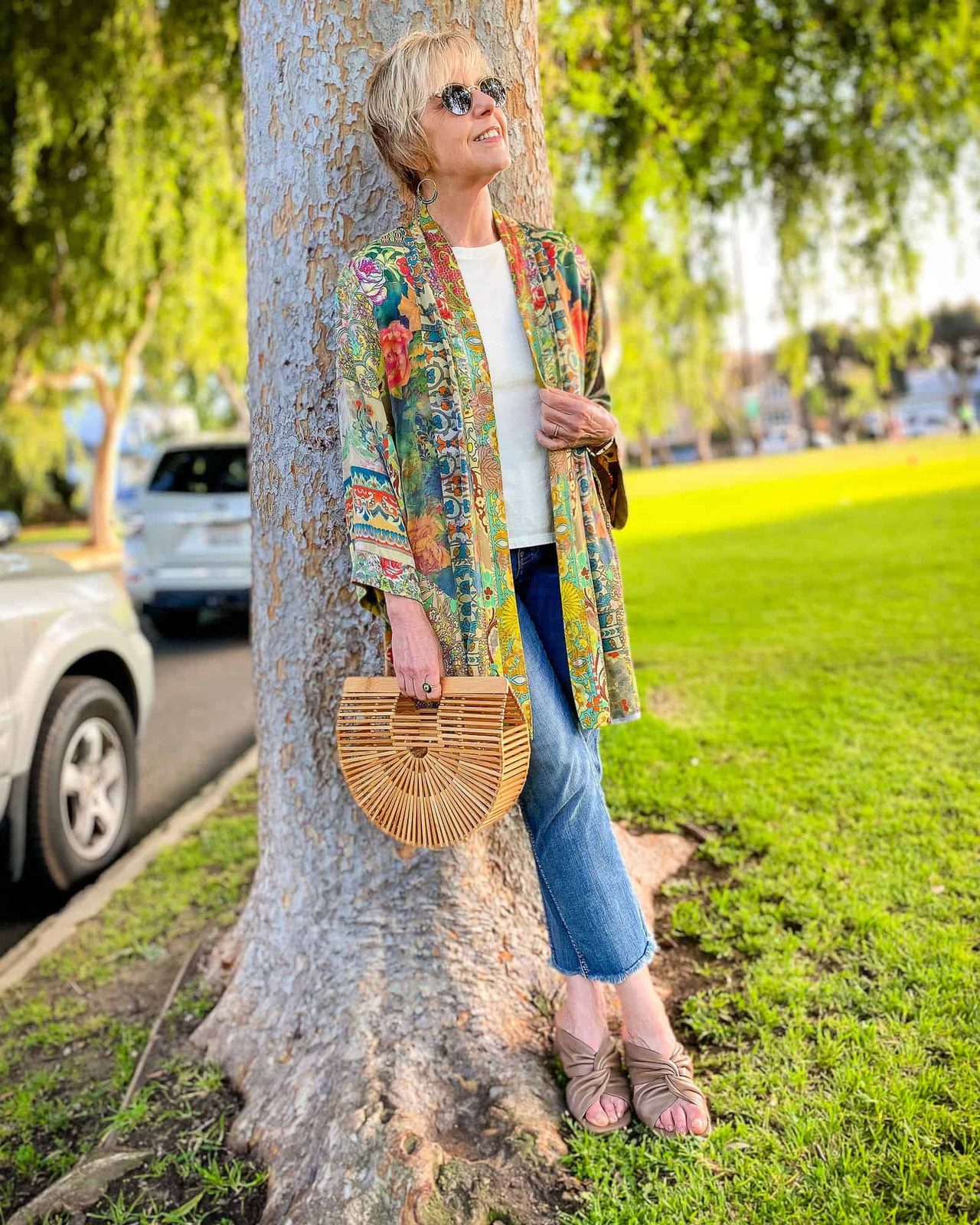 Colorful Patterned Kimono with Jeans and Sandals — Kimonos