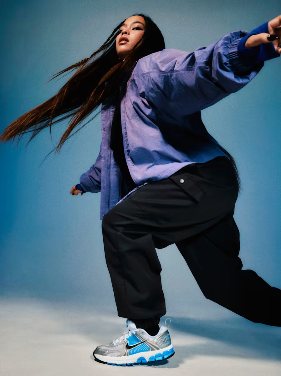 Oversized Blue Shirt and Black Pants with Silver Vomero — Nike Vomero Outfits