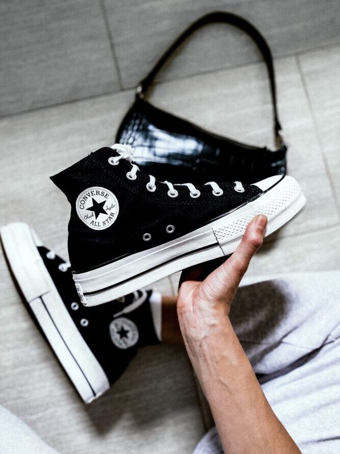Grey Sweatpants with Black Platform Converse Detail — Platform Converse Outfits