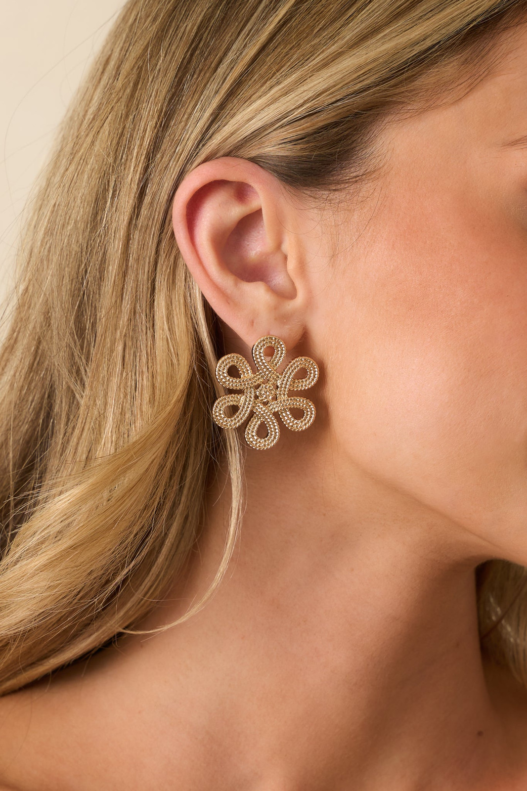 Intricate Gold Flower Statement Earrings for Casual Wear Statement Earrings Outfits