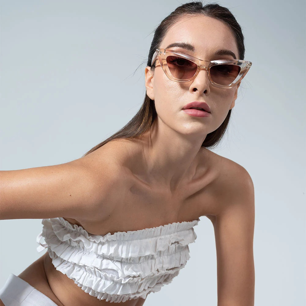 Effortless White Ensemble with Beige Cat Eye Sunglasses Effortless White Ensemble with Beige Cat Eye Sunglasses — Cat Eye Sunglasses Outfits
