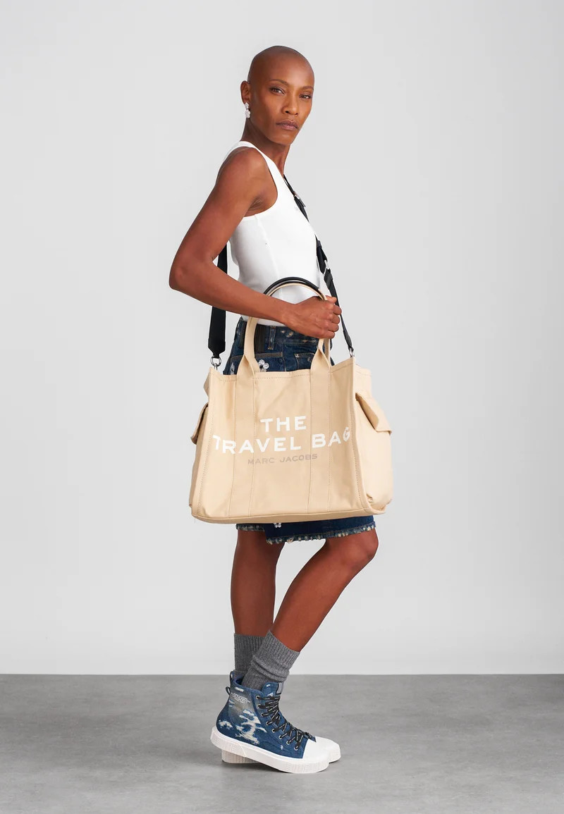 Denim Skirt and High-Tops with a Travel Tote Denim Skirt and High-Tops with a Travel Tote — Marc Jacobs Tote Outfits