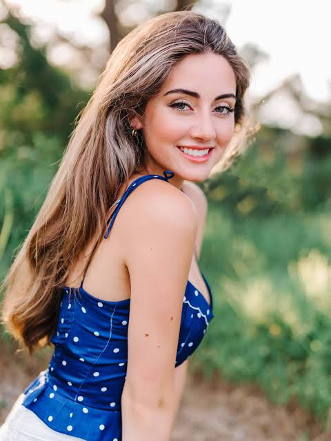 Air-Dried Dark Blonde Waves Air-Dried Dark Blonde Waves — Senior Picture Hairstyles