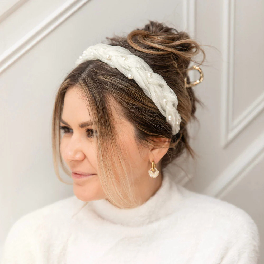 Messy Bun With Face-Framing Pieces Messy Bun With Face-Framing Pieces — Pearl Headband Hairstyles