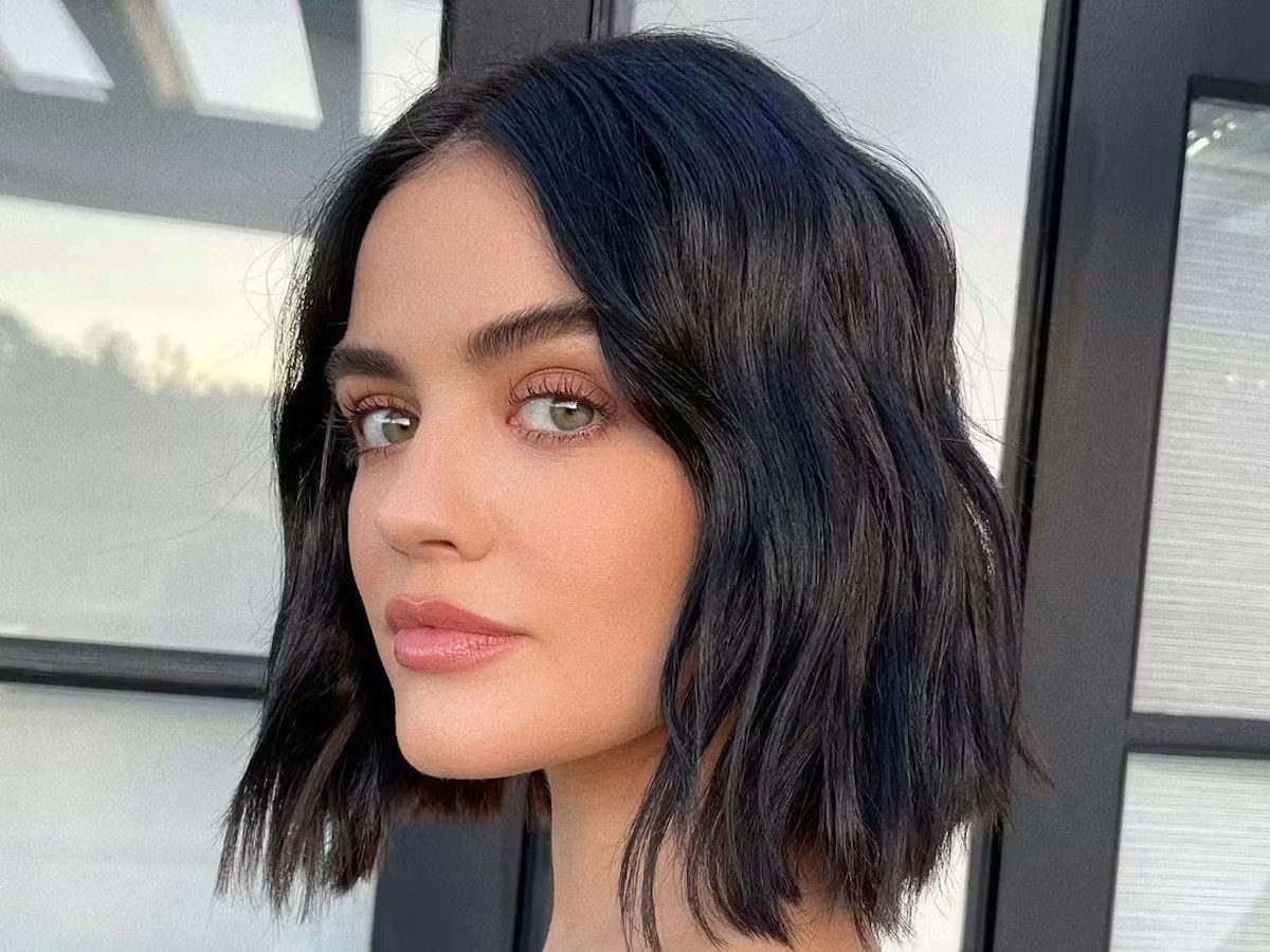 Collarbone Wavy Black Bob Collarbone Wavy Black Bob — Relaxed Hair Bob