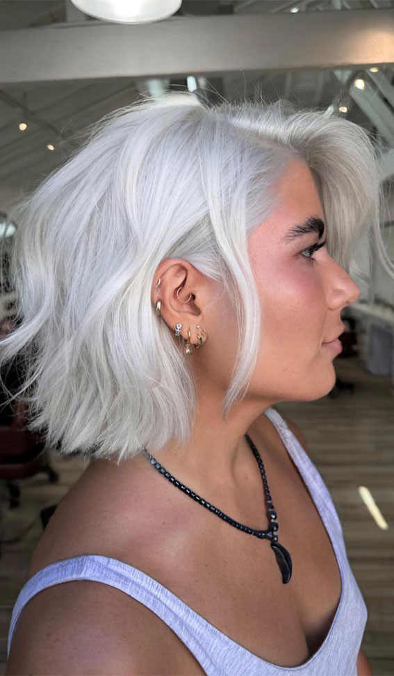 Platinum Blonde With Subtle Waves Visual Idea Platinum Blonde With Subtle Waves Visual Idea — Relaxed Hair Bob
