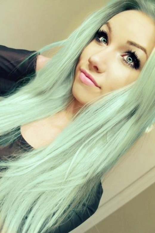 Air Dried Layers With Side Part — Pastel Green Hair