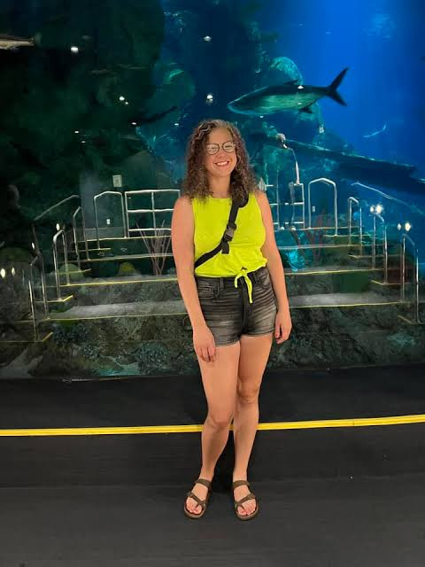 Bright Yellow Tank Top with Denim Shorts for a Sunny Aquarium Day — Aquarium Outfits