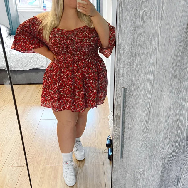 Floral Mini Dress with Sneakers for a Relaxed Aquarium Day — Aquarium Outfits